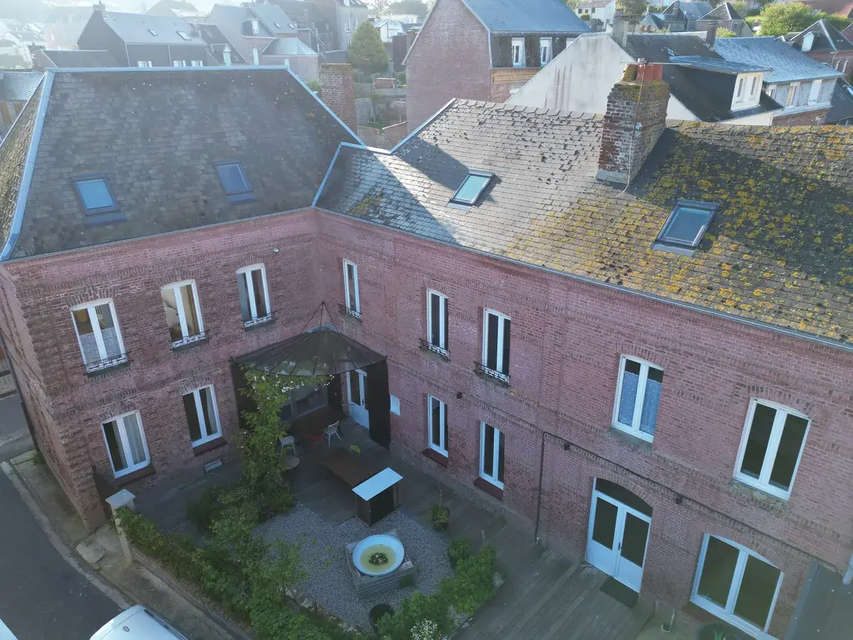 Cour intérieure de la Villa Marguerite vue du ciel